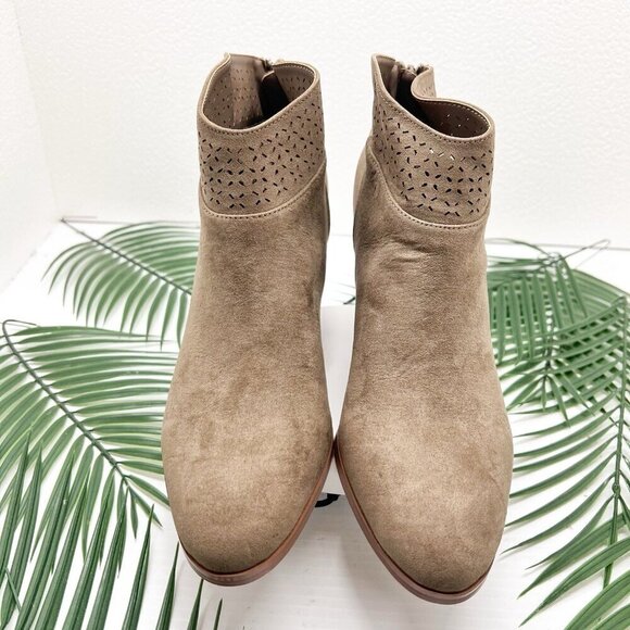 Violet & Red Jackson Lazer Cut Topline Ankle Bootie in Taupe Brown Size 9 NWOB - Picture 2 of 10